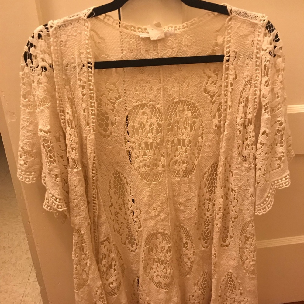 Cream Lace Clover